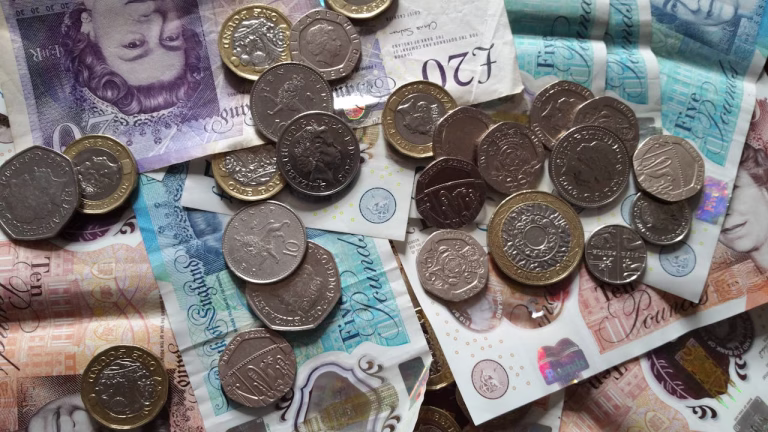 How much does it cost to study in the UK? Complete guide for international students (2026)